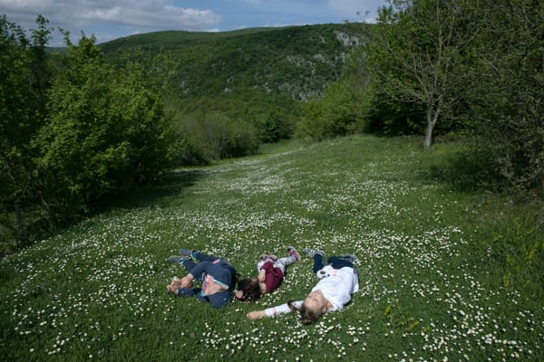 Deca na internetu: poverenje i samostalnost kao najbolja zaštita i sigurnost